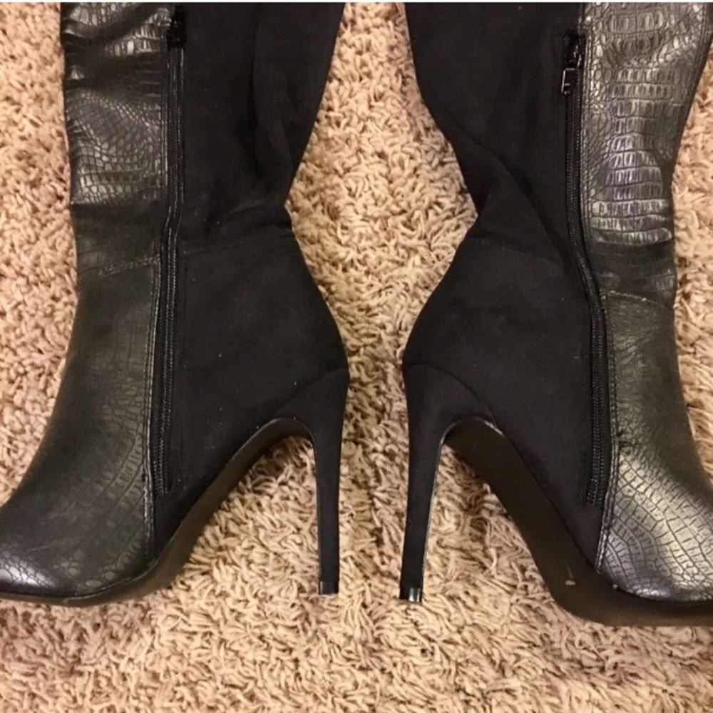 Black Boots - Picture 2 of 6